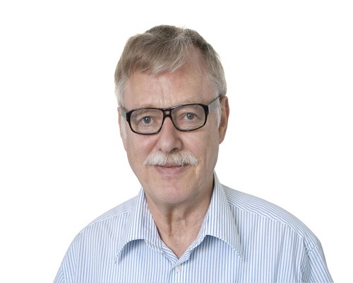 Portrait of middle aged man wearing glasses